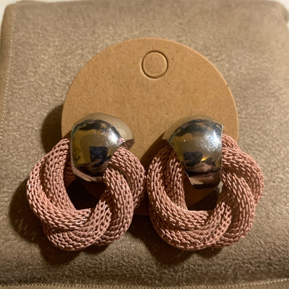 ⭐️2/$10⭐️ Pink and silver Twisted knot earrings-BRAND NEW